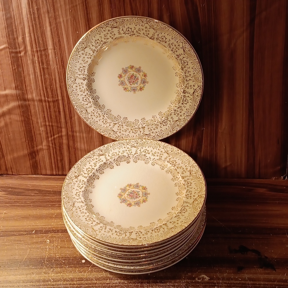 9 Vanity Fair Dunbar by Mary Dunbar USA 22kt gold dessert saucers